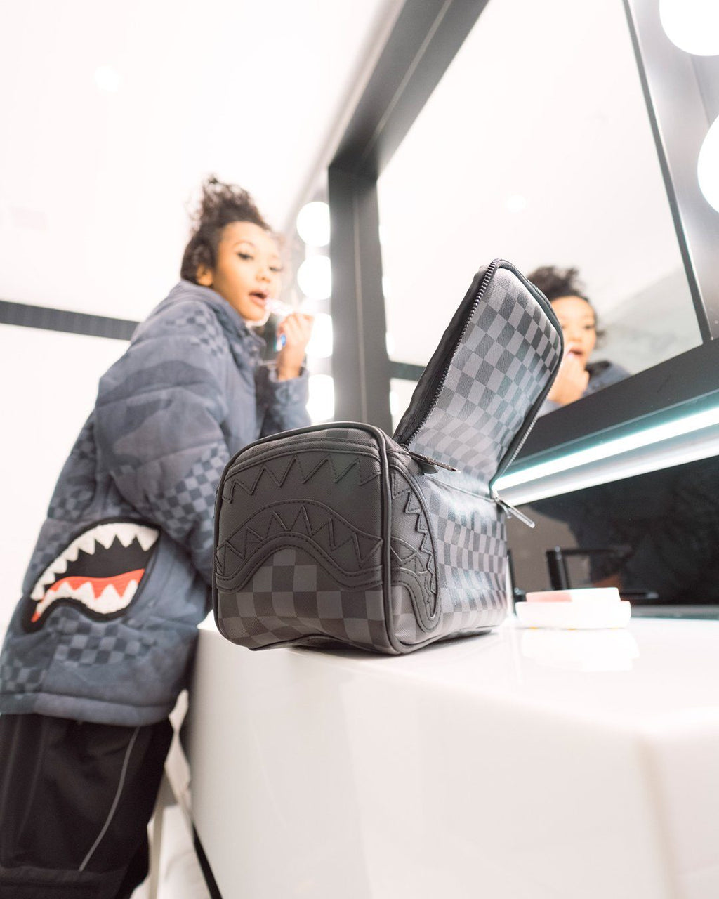 Henny Black Toiletry Bag - Image 2
