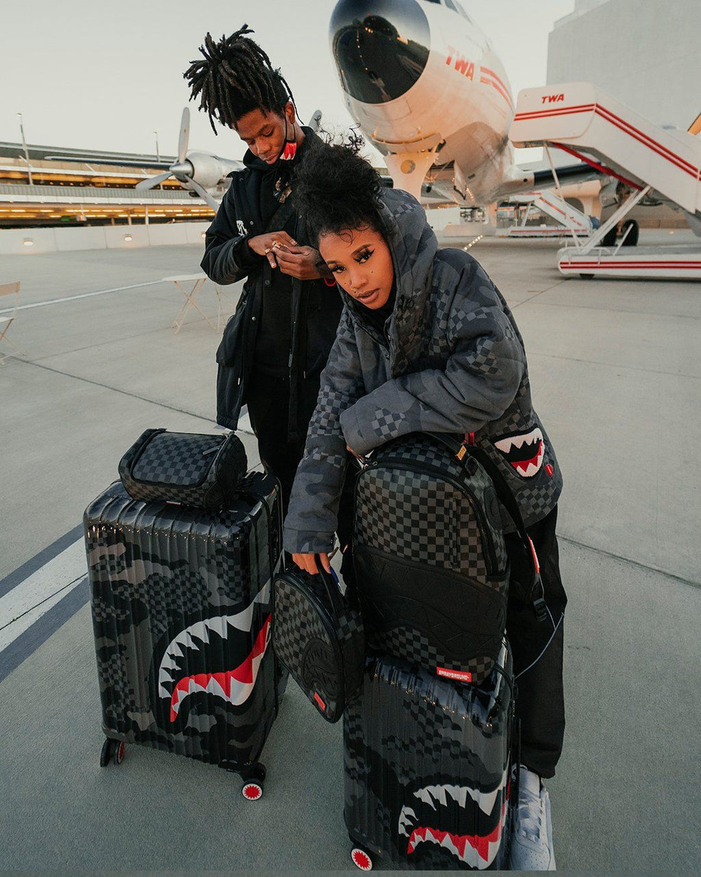 Henny Black Toiletry Bag - Image 10