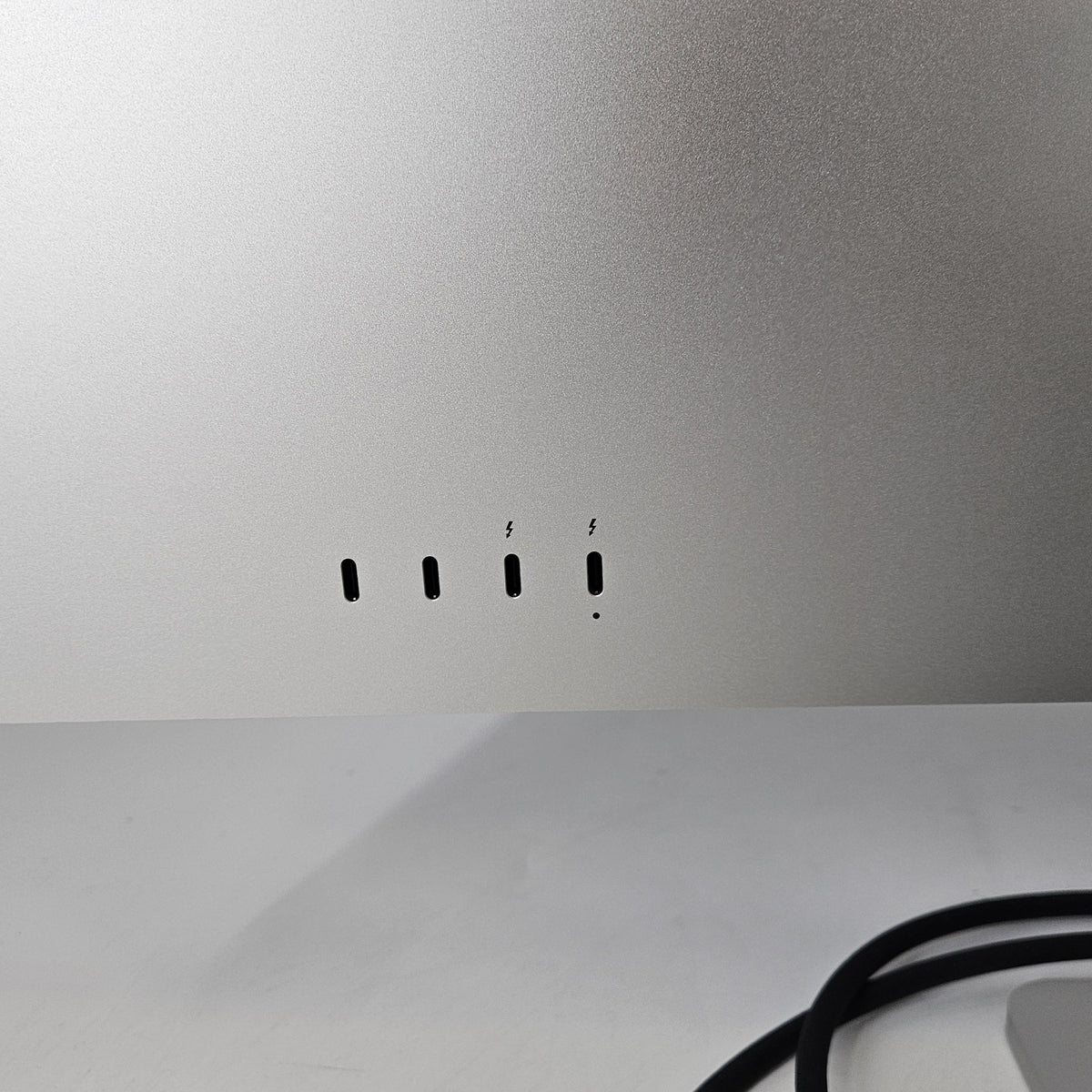 Apple Studio Display 27in 2026 Silver - Image 4
