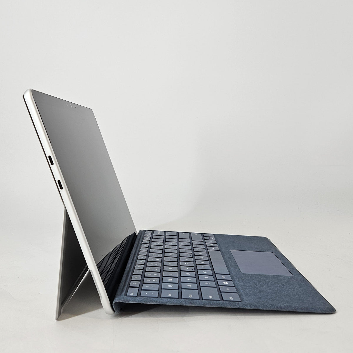 Microsoft Surface Pro 9 13 Platinum WiFi 2.6 GHz Intel Core i7 12th Gen. 32GB RAM 1TB Solid State Drive - Image 3