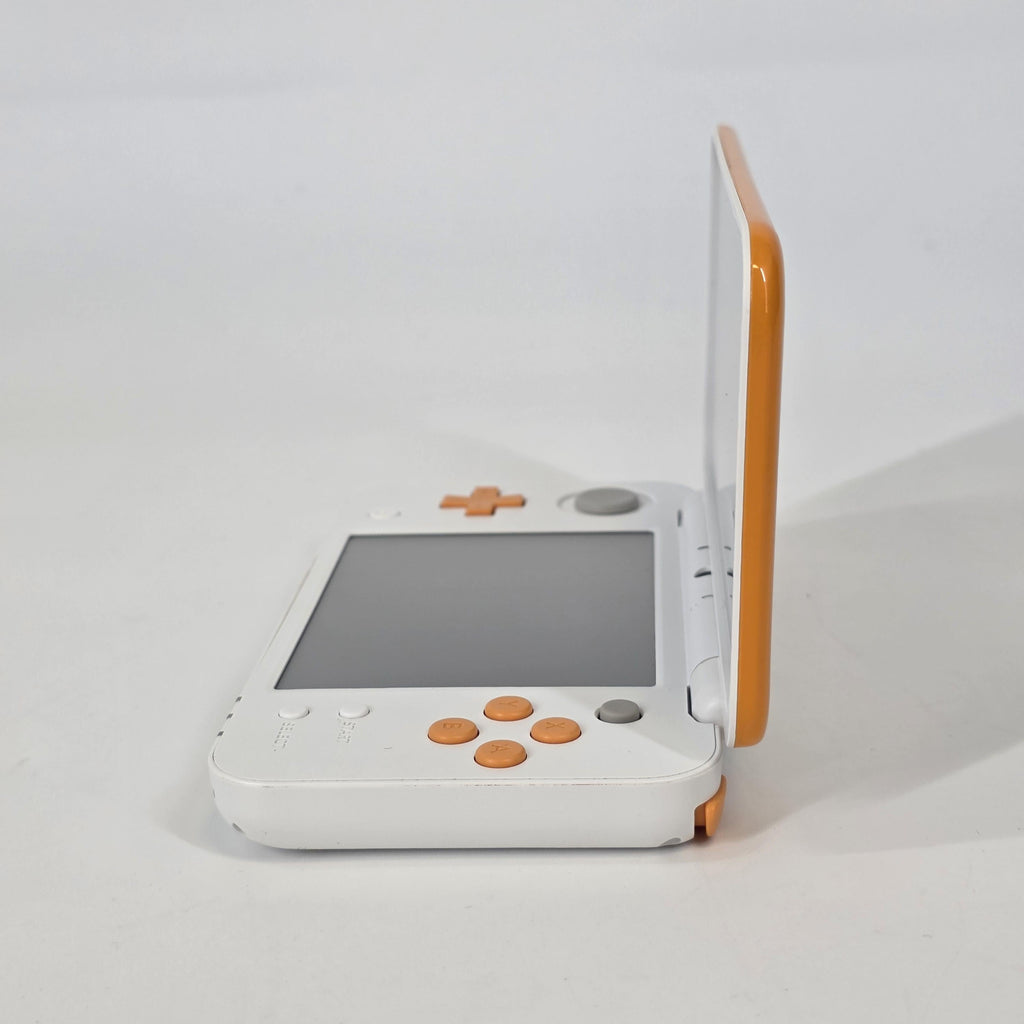 Nintendo New 2DS XL White + Orange White - Image 4