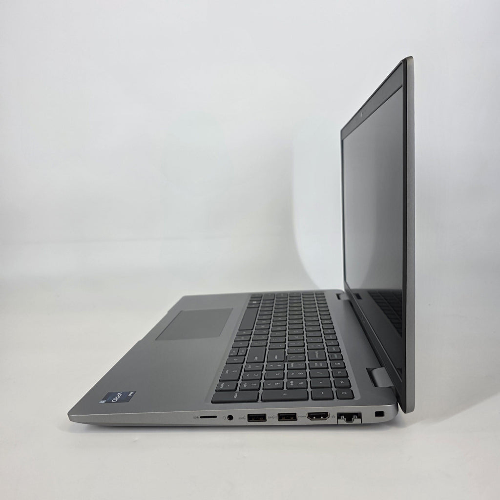Dell Latitude 5540 15.6 Silver 1.9 GHz Intel Core i7 13th Gen. 32GB RAM 1TB Solid State Drive - Image 4