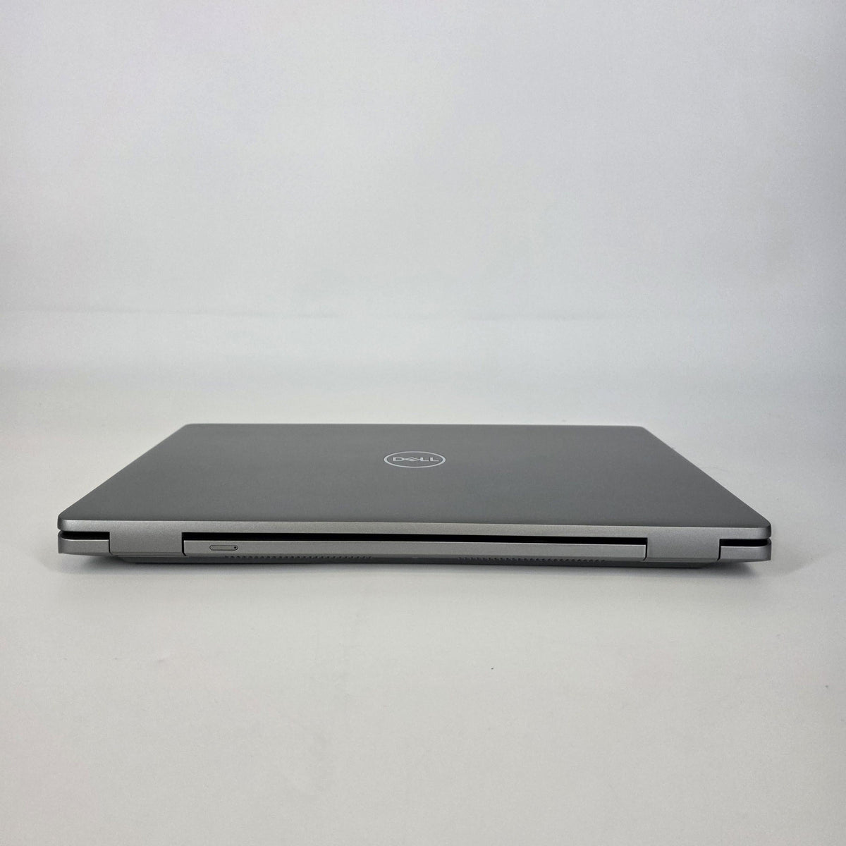 Dell Latitude 5540 15.6 Silver 1.9 GHz Intel Core i7 13th Gen. 32GB RAM 1TB Solid State Drive - Image 5