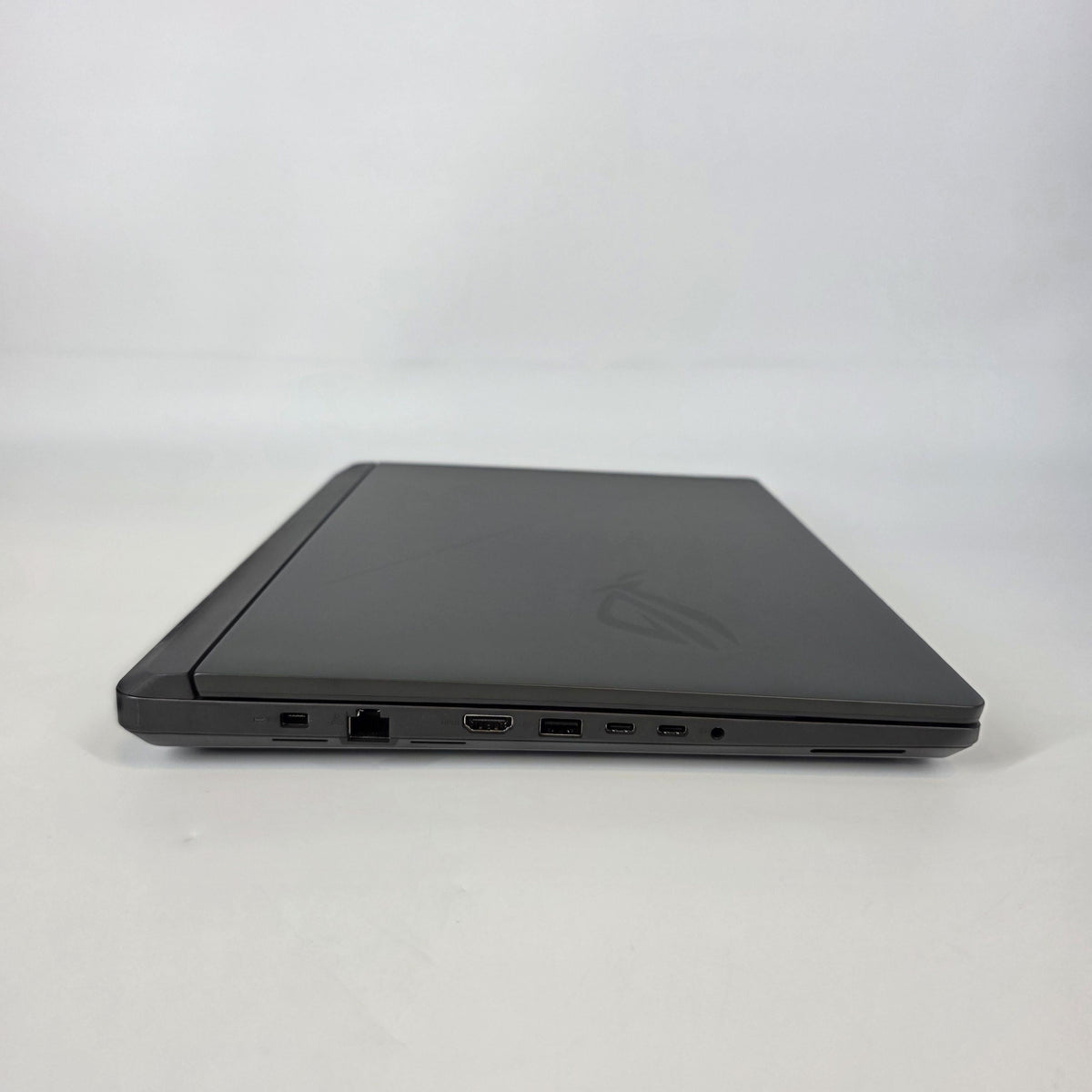 Asus ROG Strix G16 G615 16 Black 2.7 GHz Intel Core Ultra 9 Series 2 32GB RAM 1TB Solid State Drive NVIDIA GeForce - Image 9