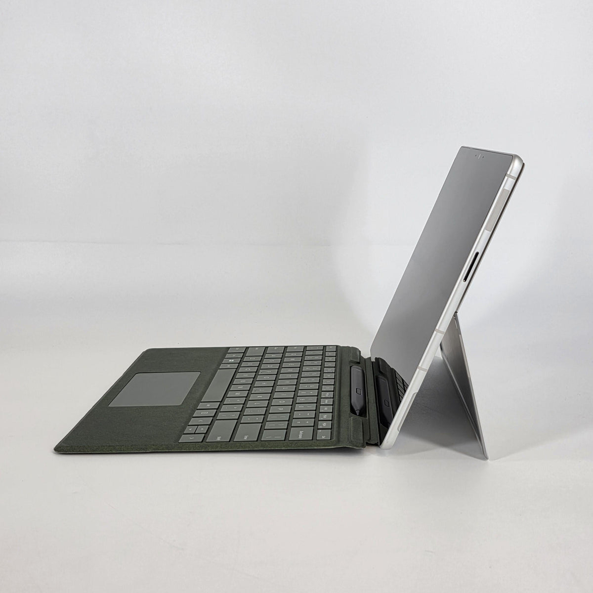 Microsoft Surface Pro 9 13 Platinum Unlocked 2.9 GHz Microsoft SQ3 Processor 8GB RAM 256GB Solid State Drive - Image 4