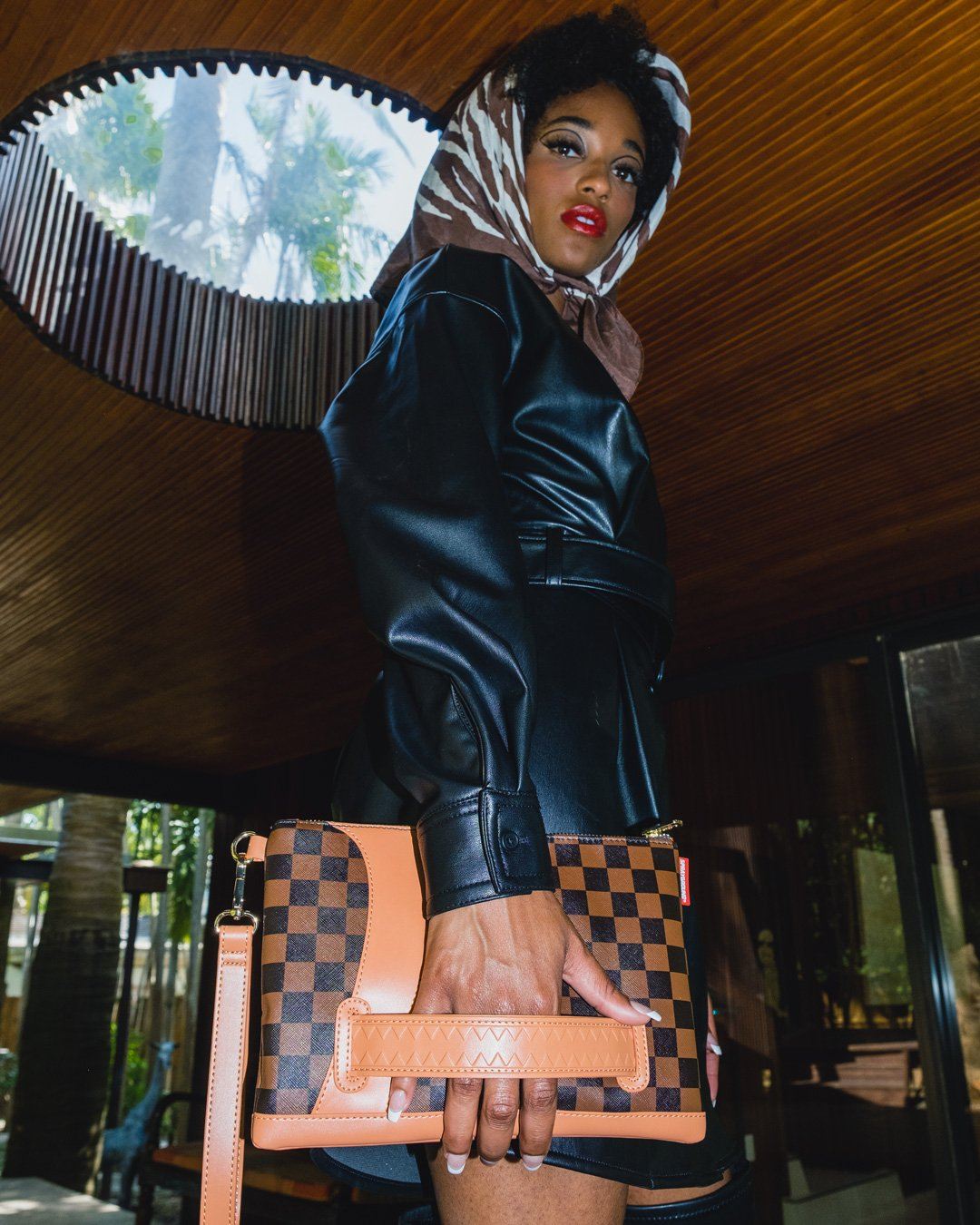 Henny Air to the Throne Crossover Clutch - Image 2
