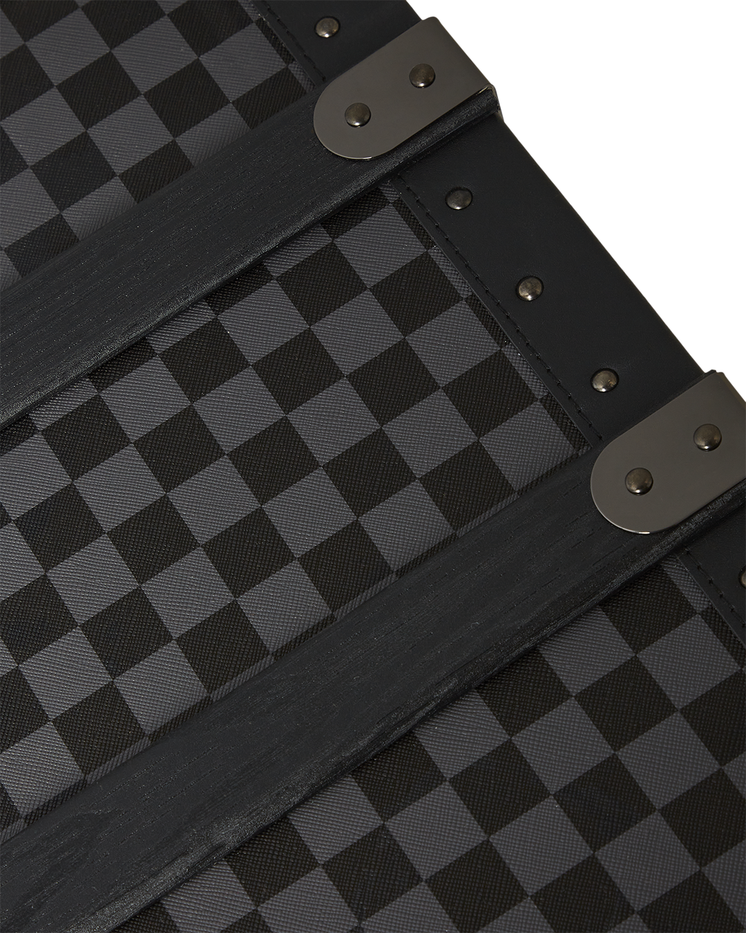 Vanquish II Wardrobe Trunk - Image 27
