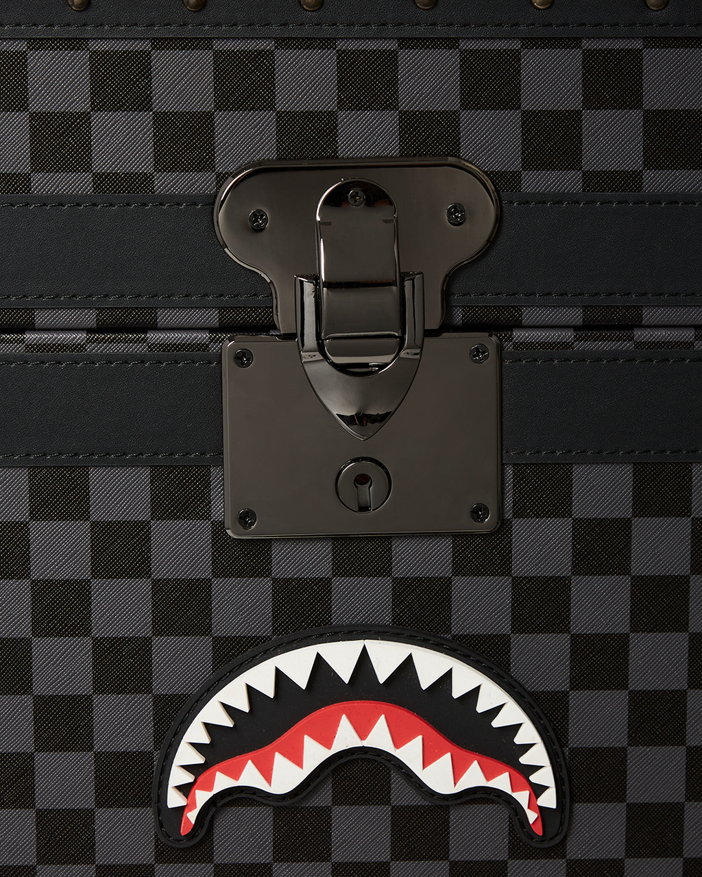 Vanquish II Wardrobe Trunk - Image 28