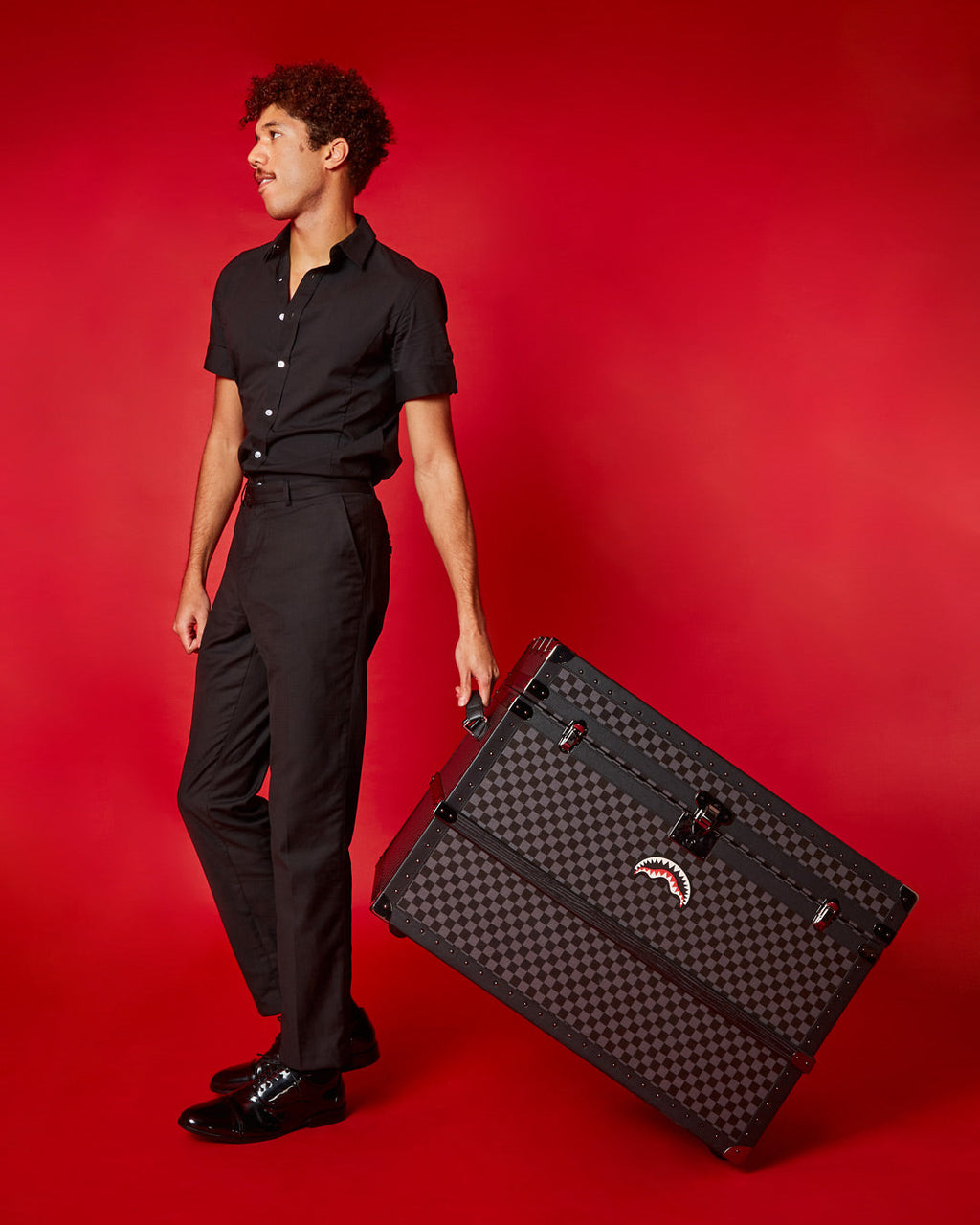 Vanquish II Wardrobe Trunk - Image 16