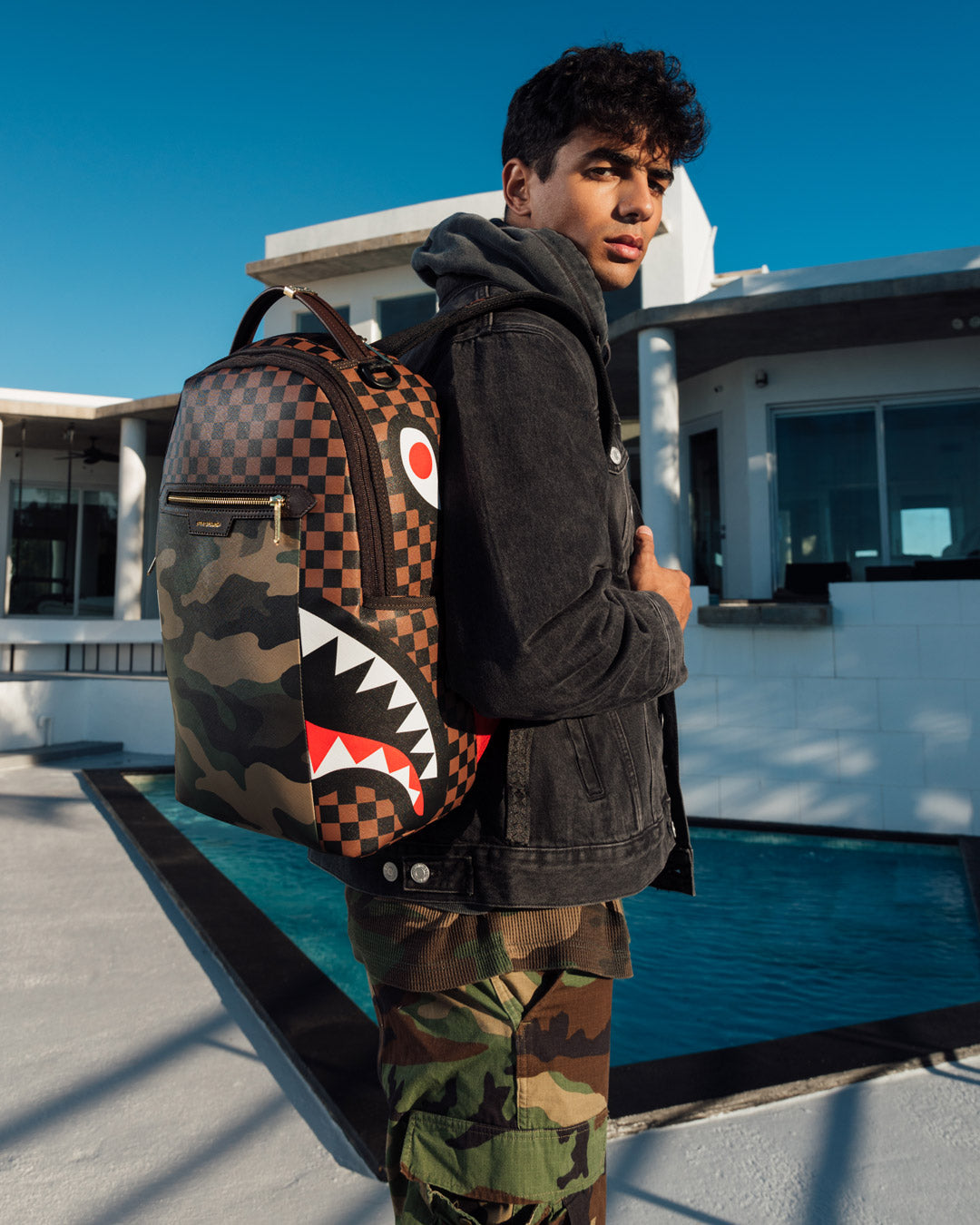 Exterior Gold Zip Pocket Sharks in Paris Backpack (Dlxv) - Image 6