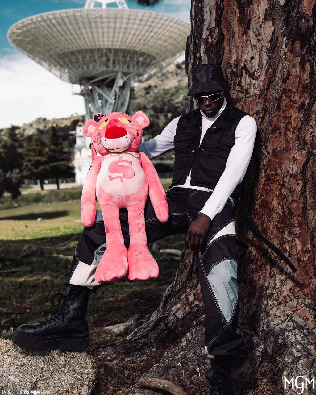 Pink Panther Up to No Good Teddy Bear Backpack - Image 4