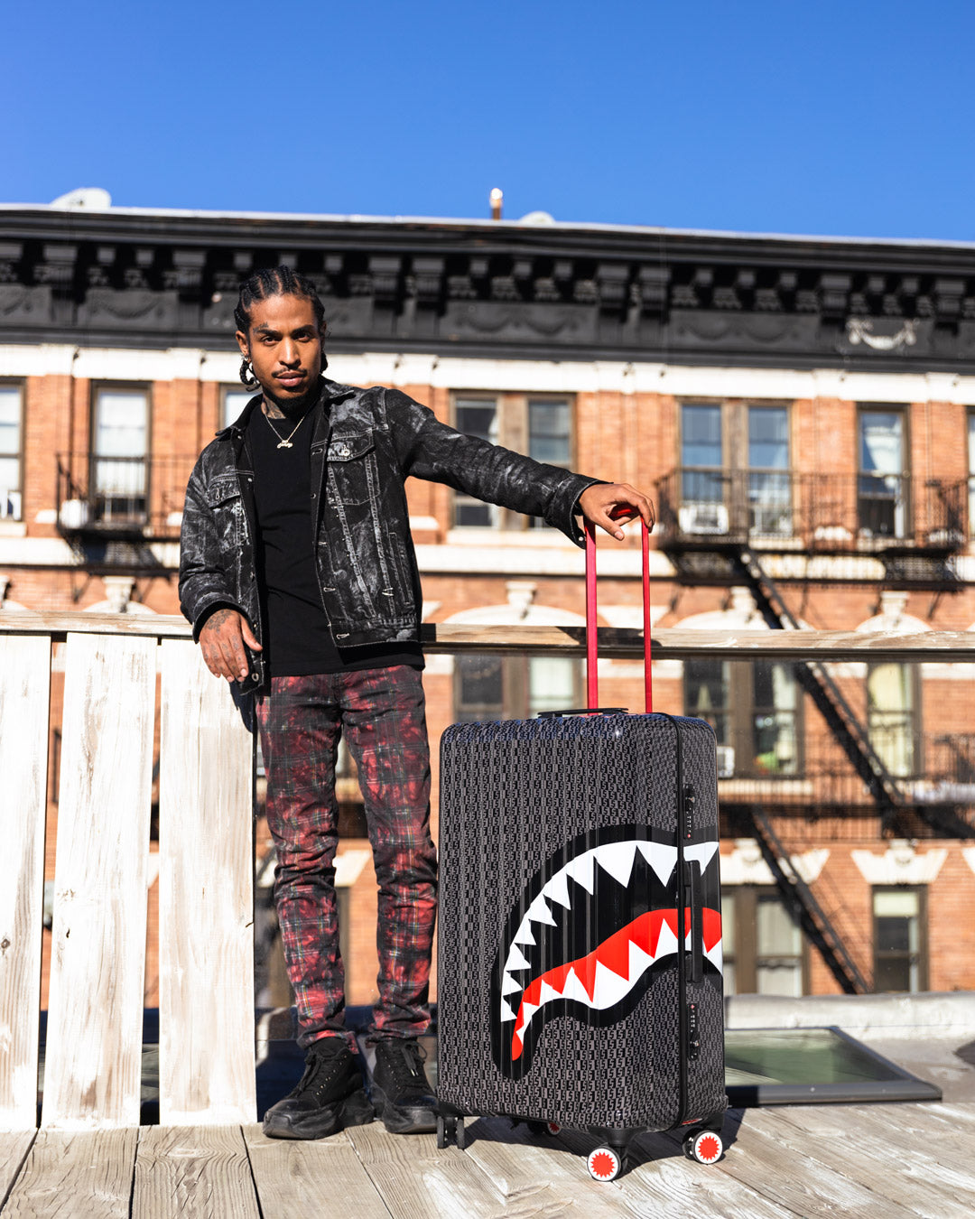 Spraygatti Revv Sharknautics Hardshell Full-Size Luggage - Image 2