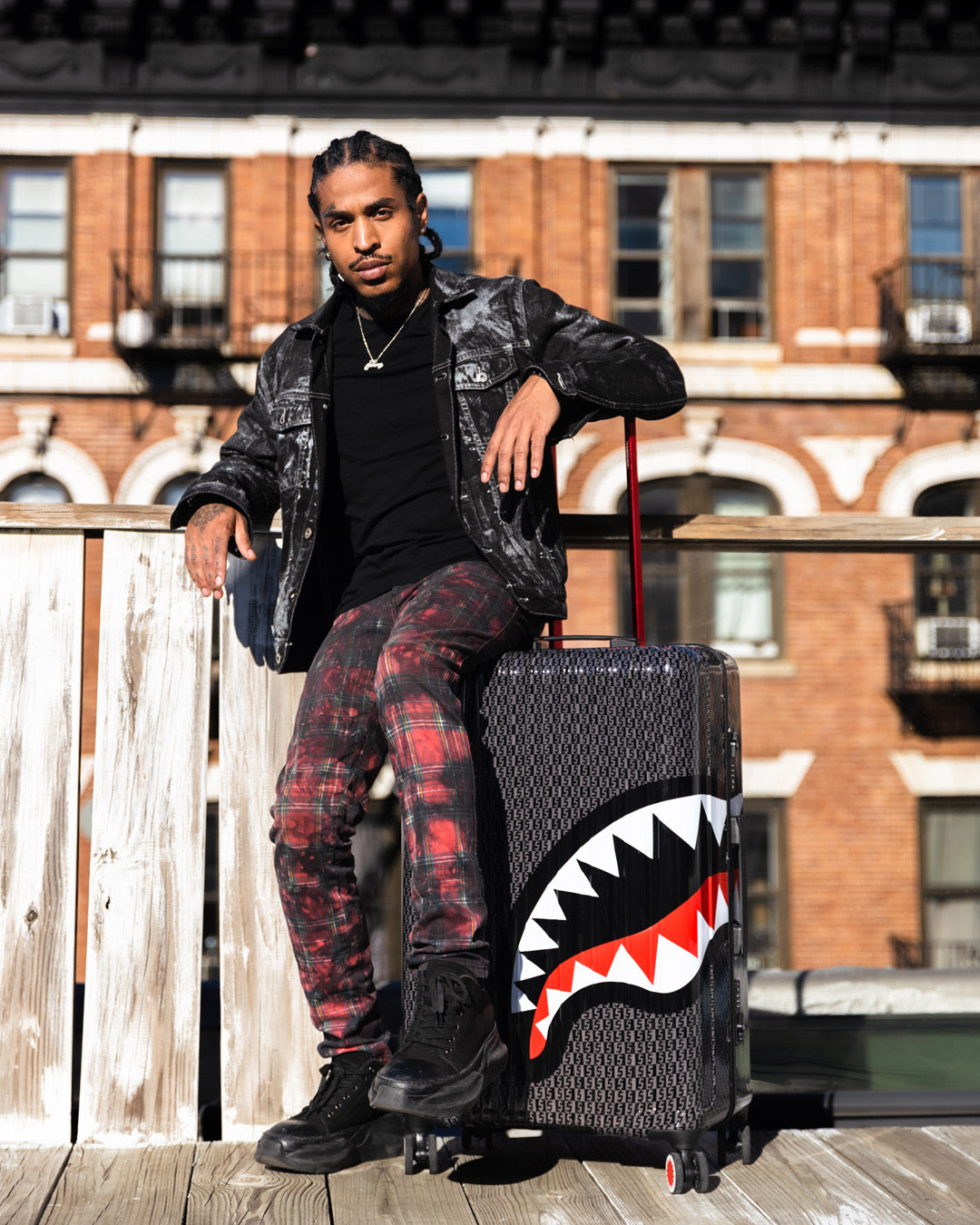Spraygatti Revv Sharknautics Hardshell Full-Size Luggage - Image 4