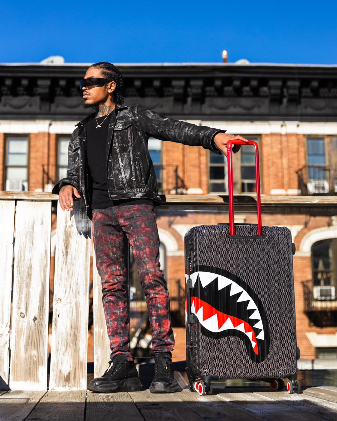 Spraygatti Revv Sharknautics Hardshell Full-Size Luggage - Image 8