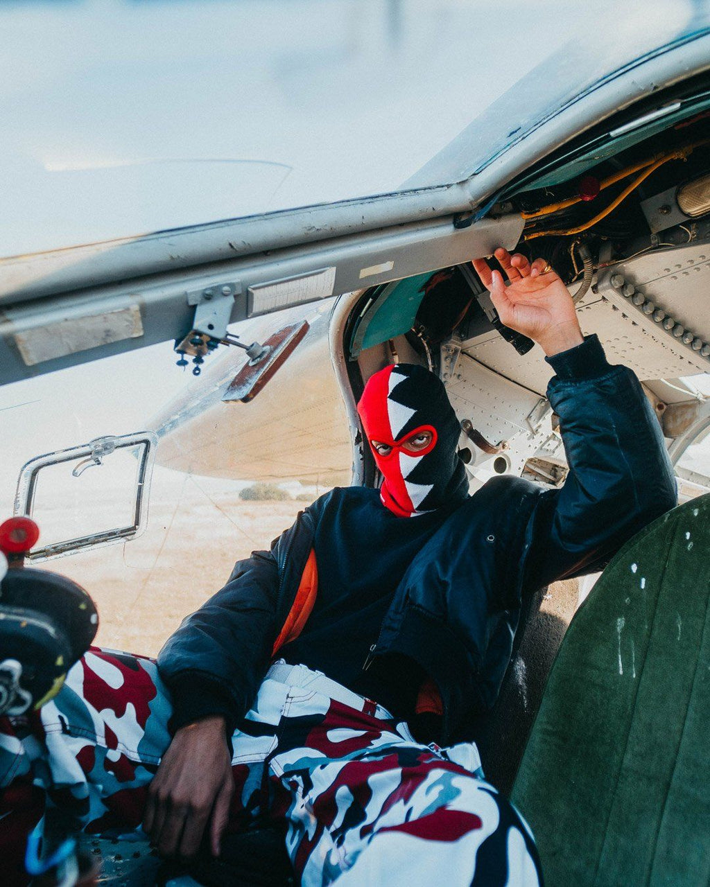 Vertical Shark Ski Mask - Image 8