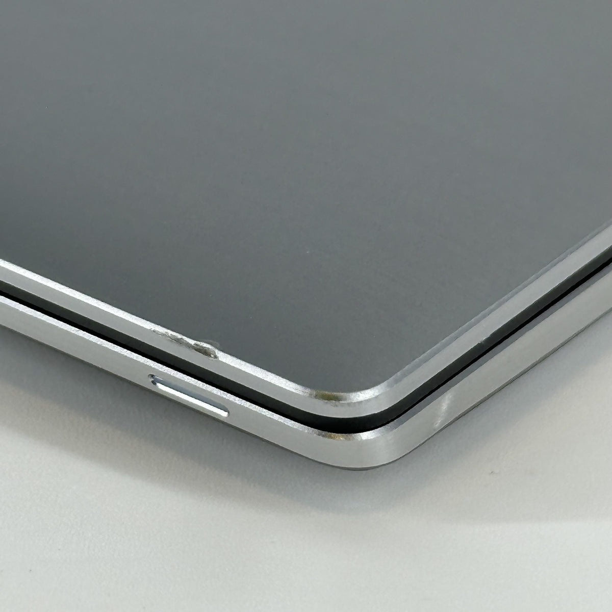 Dell Latitude 9420 (2-in-1) 14 Gray 3.0 GHz Intel Core i7 11th Gen. 32GB RAM 1TB Solid State Drive - Image 15