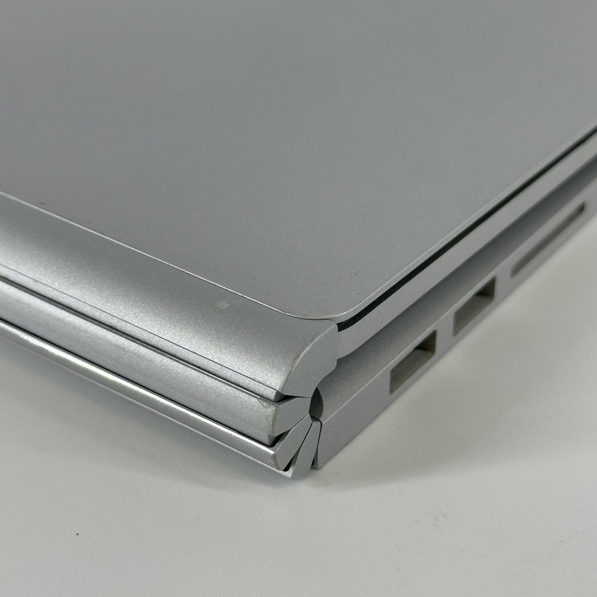 Microsoft Surface Book 3 13.5 Silver 1.3 GHz Intel Core i7 10th Gen. 16GB RAM 256GB Solid State Drive - Image 15