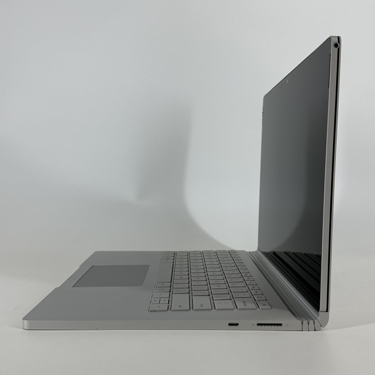 Microsoft Surface Book 3 13.5 Silver 1.3 GHz Intel Core i7 10th Gen. 16GB RAM 256GB Solid State Drive - Image 3
