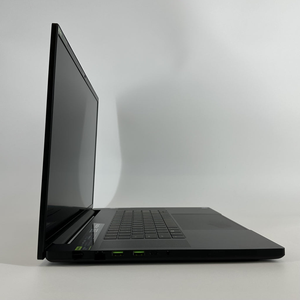 Razer Blade 18 2024 Black 2.2 GHz Intel Core i9 14th Gen. 32GB RAM 2TB Solid State Drive NVIDIA GeForce RTX 4090 16 - Image 3