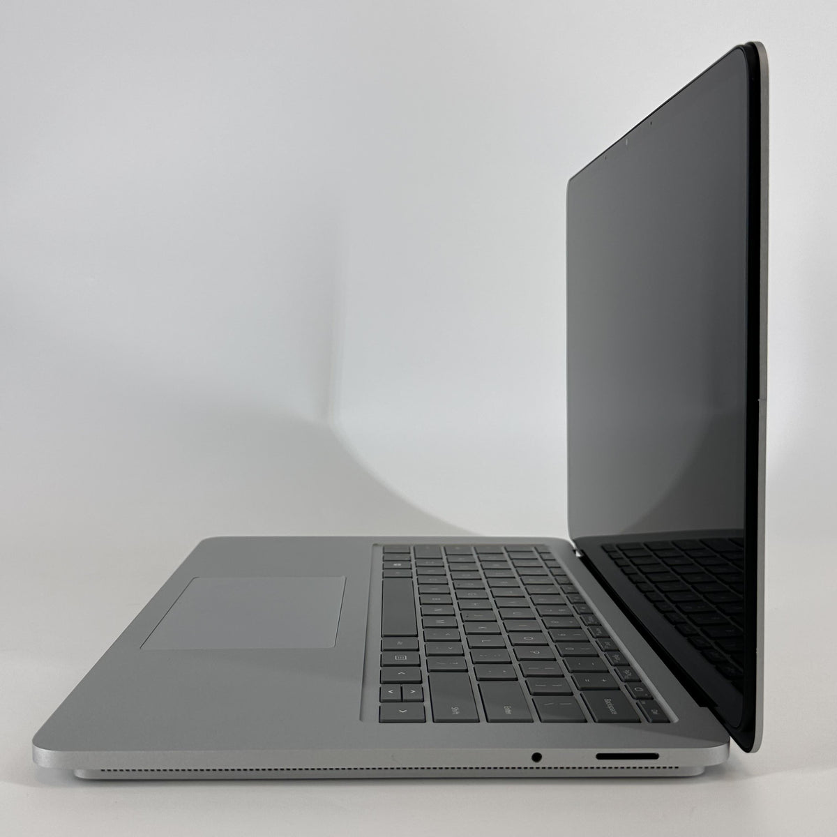 Microsoft Surface Laptop Studio 14.4 Silver 3.3 GHz Intel Core i7 11th Gen. 32GB RAM 2TB Solid State Drive NVIDIA - Image 4