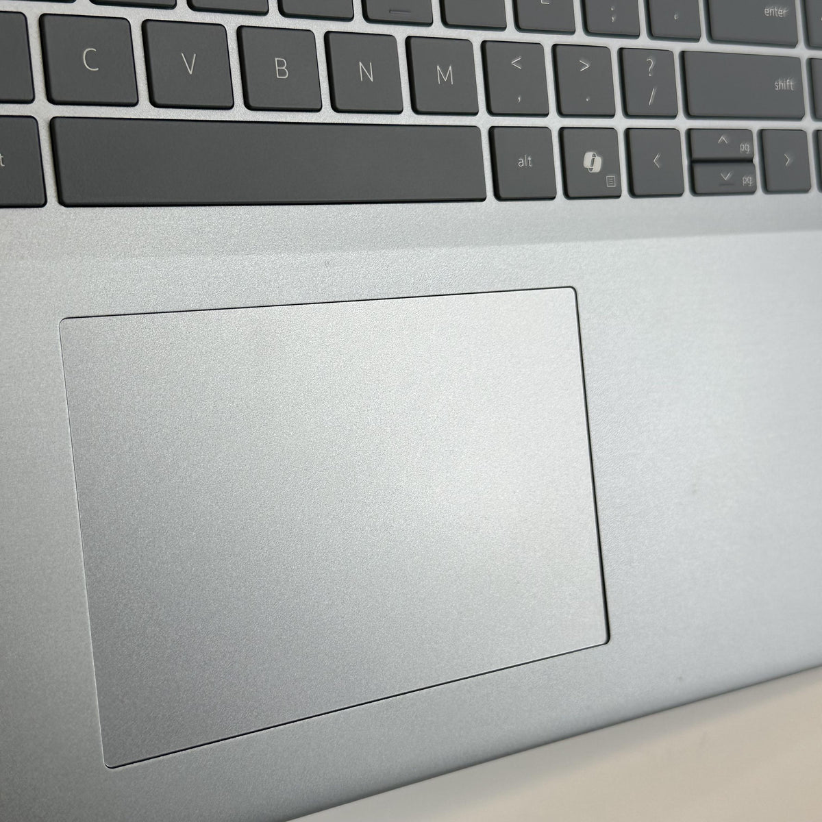 Dell Inspiron 5640 16 Silver 1.8 GHz Intel Core 7 16GB RAM 1TB Solid State Drive - Image 5