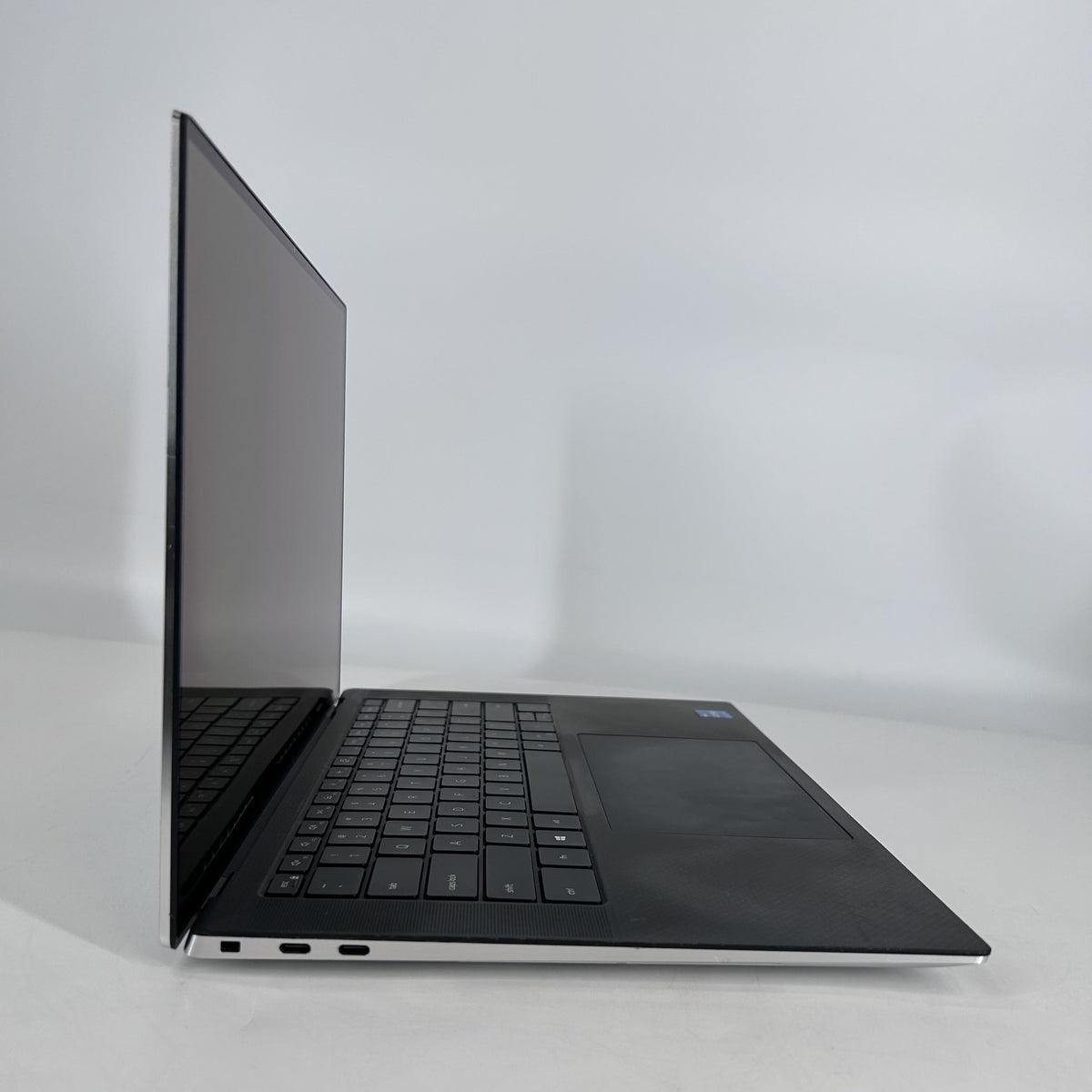Dell XPS 15 9510 Silver 2.3 GHz Intel Core i7 11th Gen. 16GB RAM 512GB Solid State Drive NVIDIA GeForce RTX 3050 4 - Image 3