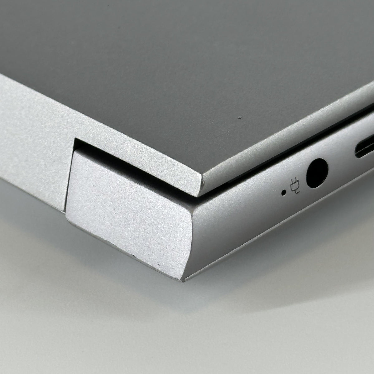 HP ZBook Fury 16 G9 Silver 2.1 GHz Intel Core i7 12th Gen. 32GB RAM 1TB Solid State Drive NVIDIA RTX A2000 8 GB - Image 16