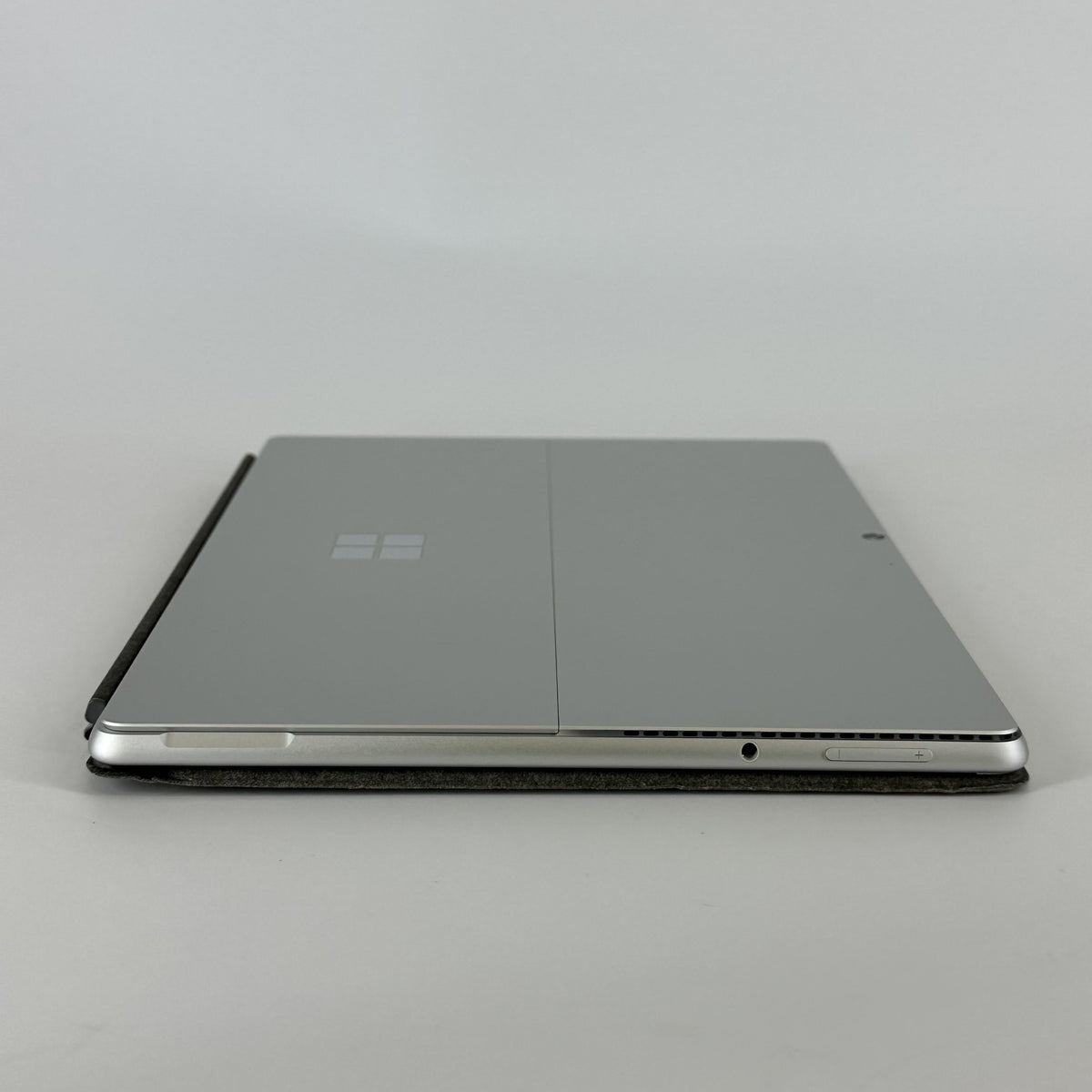 Microsoft Surface Pro 8 13 Silver WiFi 3.0 GHz Intel Core i7 11th Gen. 16GB RAM 512GB Solid State Drive - Image 9