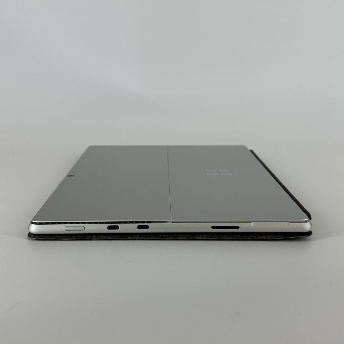 Microsoft Surface Pro 8 13 Silver WiFi 3.0 GHz Intel Core i7 11th Gen. 16GB RAM 512GB Solid State Drive - Image 7