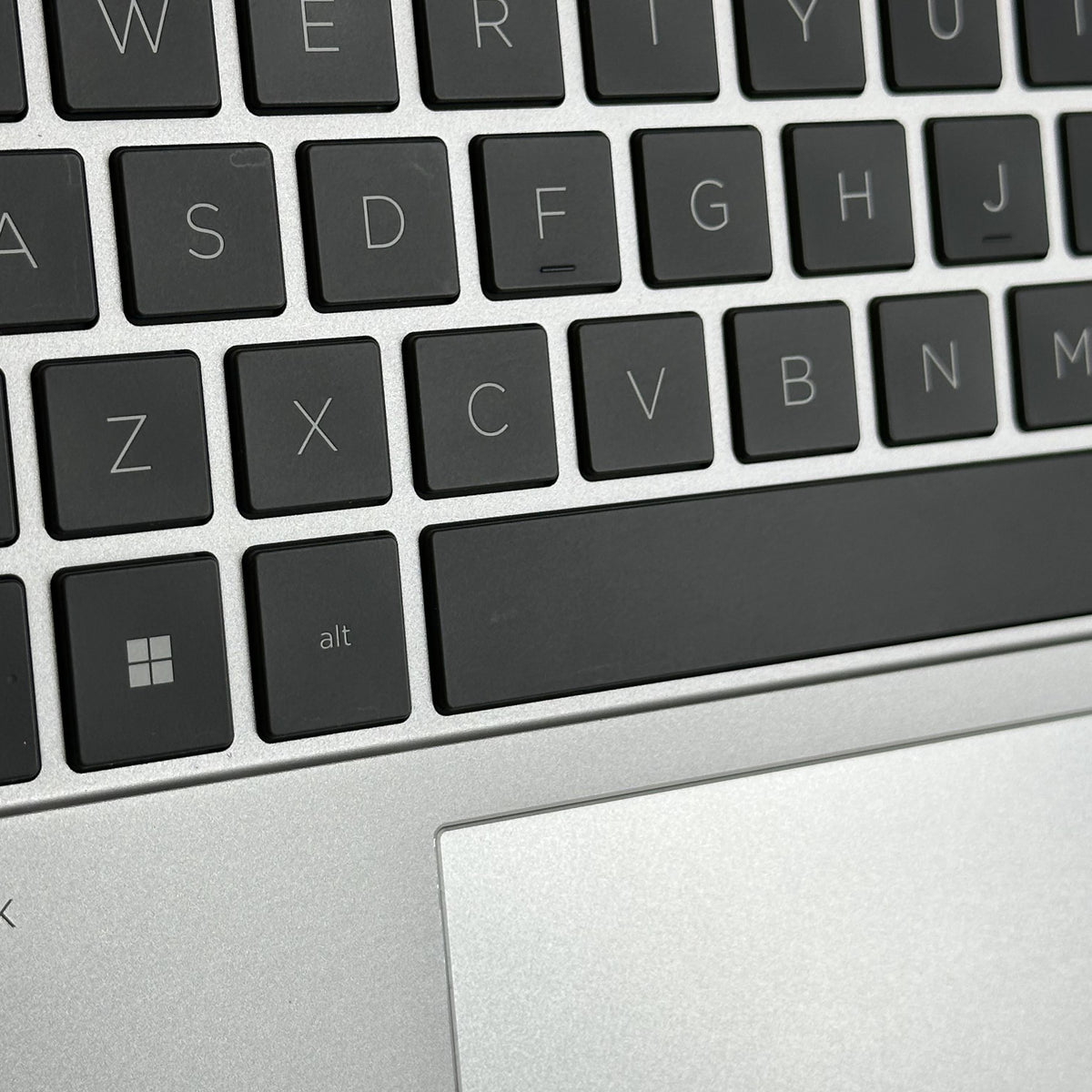 HP Elitebook 840 G10 14 Silver 2.2 GHz Intel Core i7 13th Gen. 32GB RAM 1TB Solid State Drive - Image 9