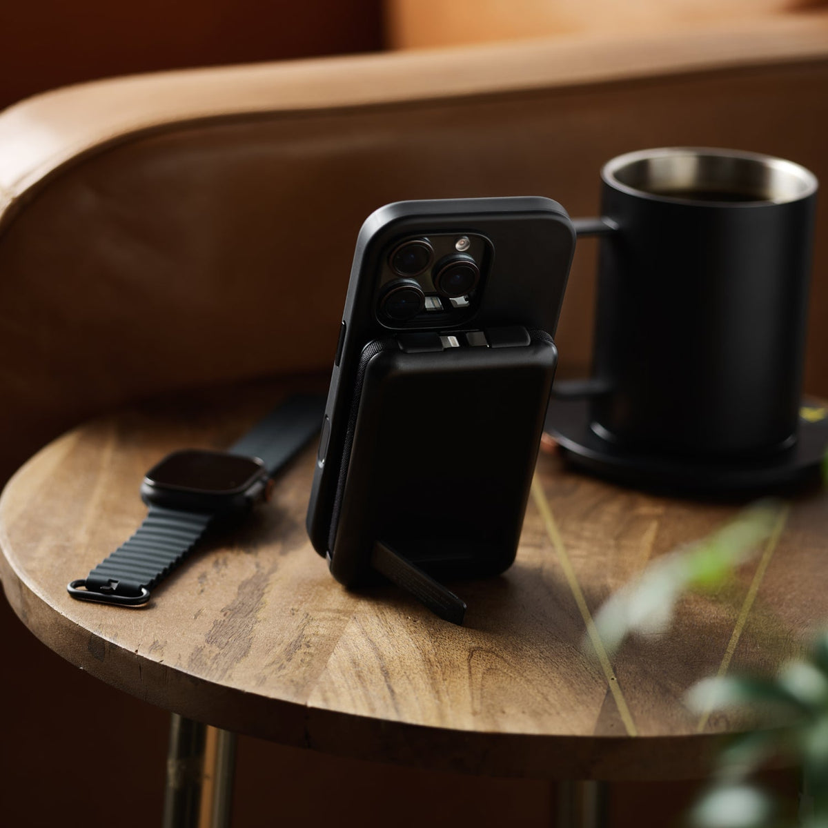 Everyday Charging Kit - iPhone 16 Pro Max - Carbon - Image 2
