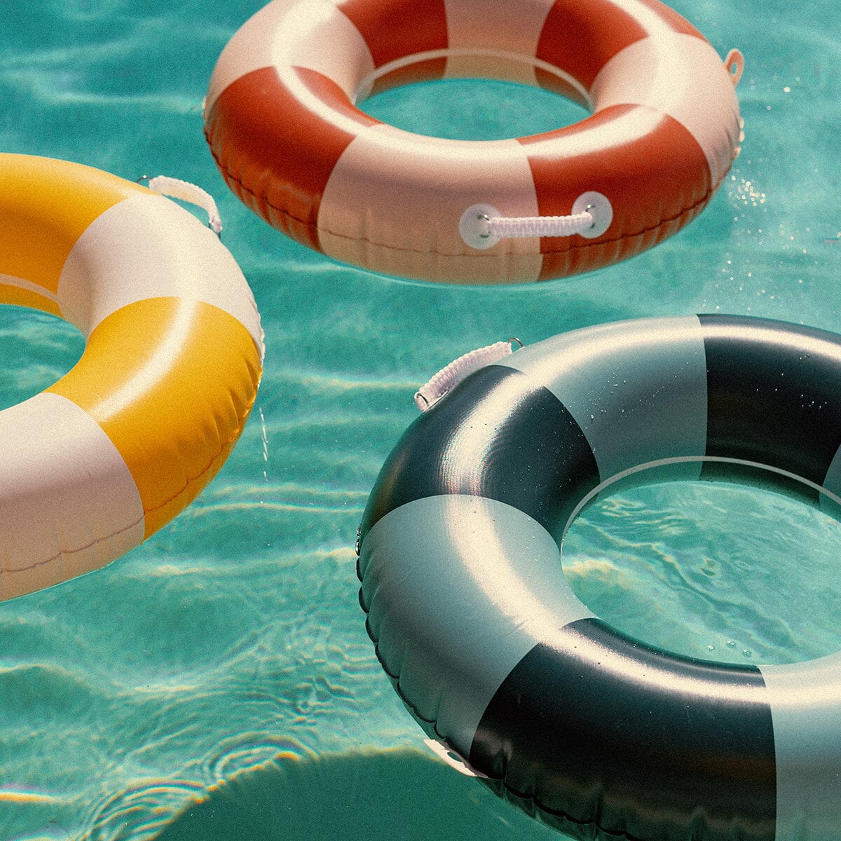 The Classic Pool Float - Image 4