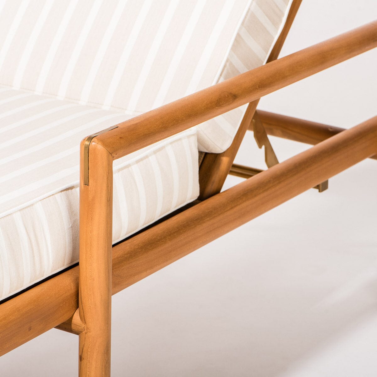 The WES Sun Lounger - Image 6