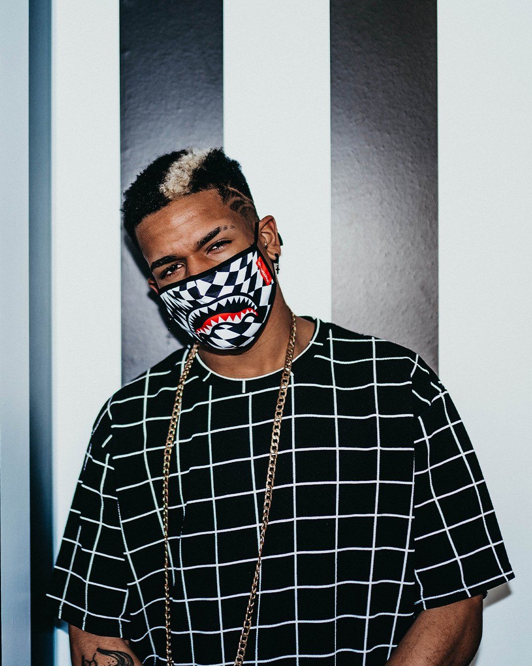 Trippy Check Face Mask - Image 4