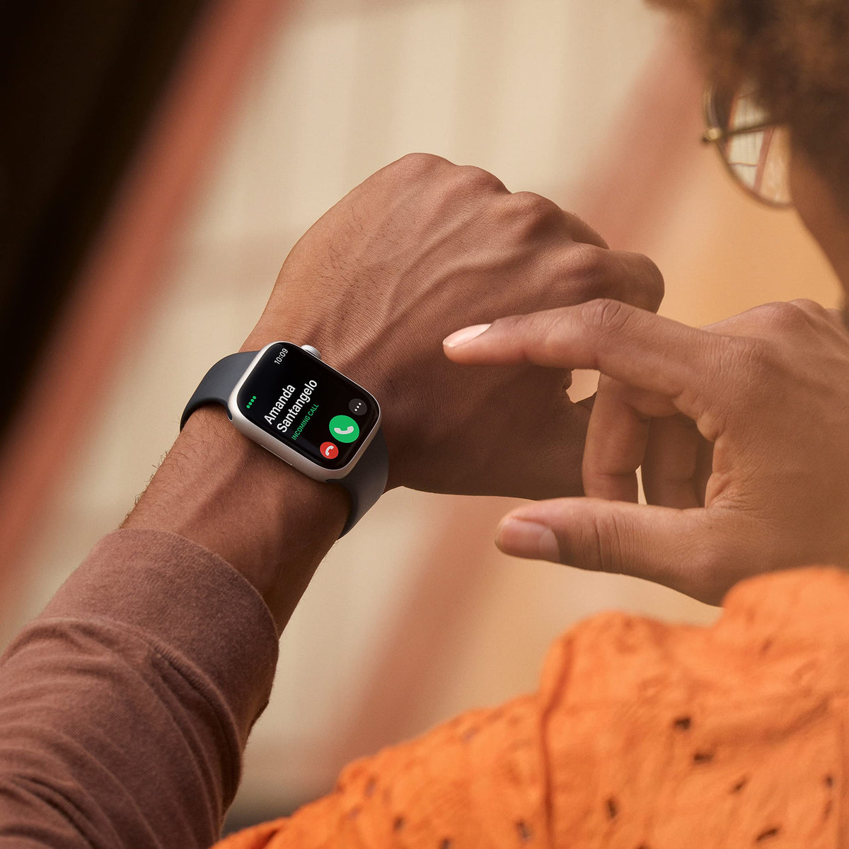 Apple Watch Series 8 GPS+Cell 41MM Stainless Steel Case - Milanese Loop - Silver - MNJ73LL/A - Image 4