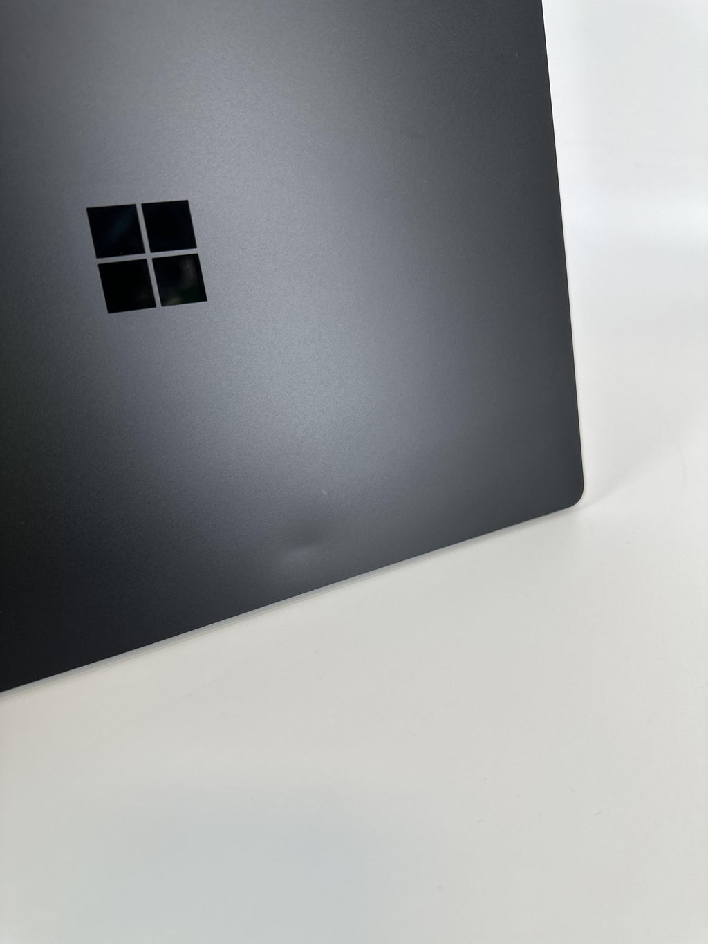 Microsoft Surface Laptop 6 13.5 Black 3.8 GHz Intel Core Ultra 7 16GB RAM 512GB Solid State Drive - Image 3