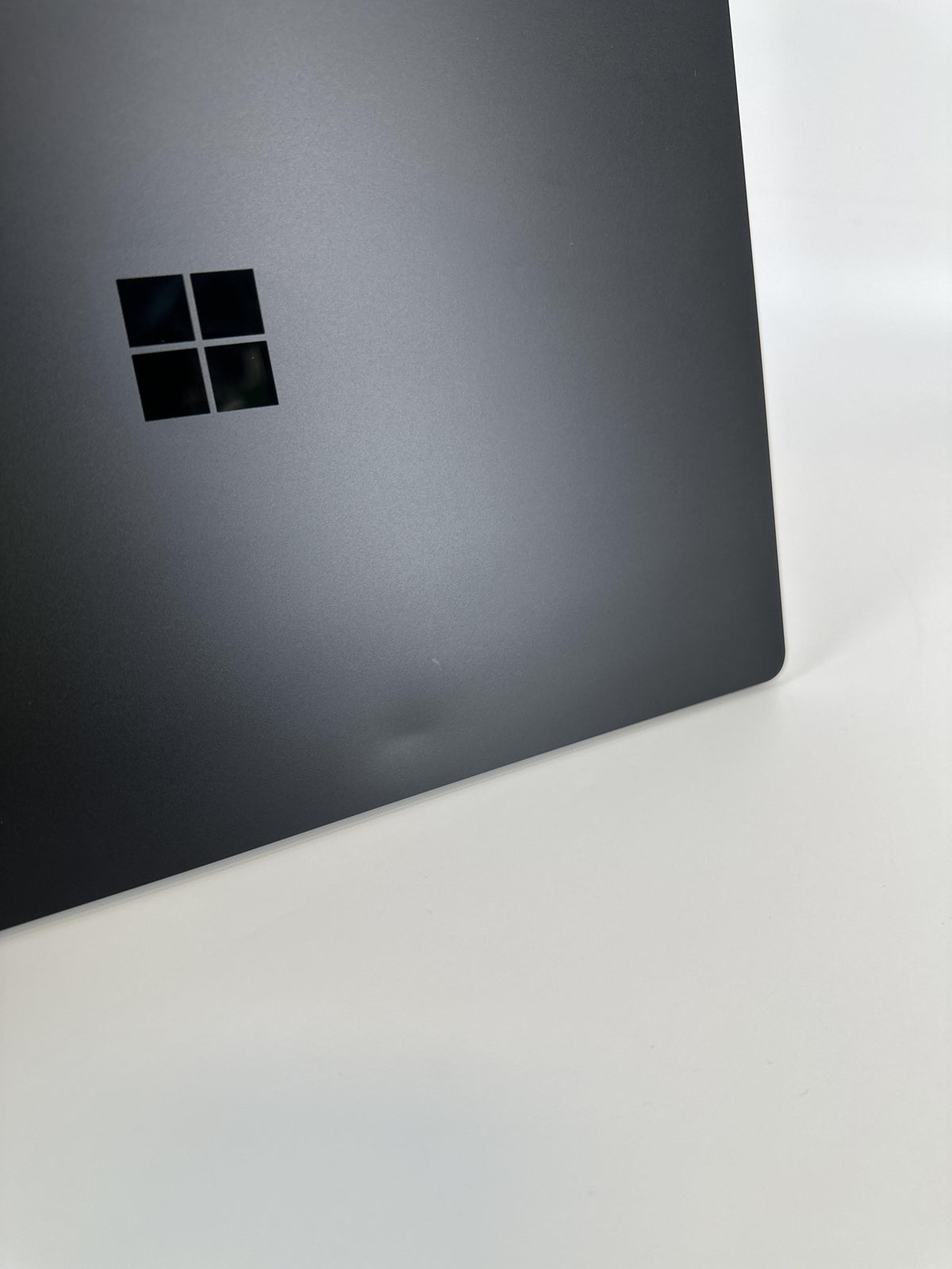 Microsoft Surface Laptop 6 13.5 Black 3.8 GHz Intel Core Ultra 7 16GB RAM 512GB Solid State Drive - Image 3